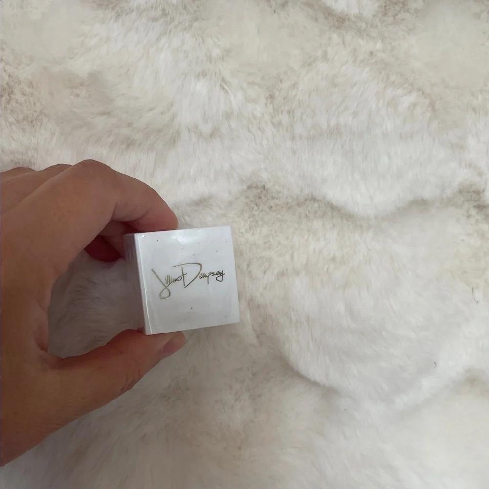 White eyeliner sharpener with Signature Logo
